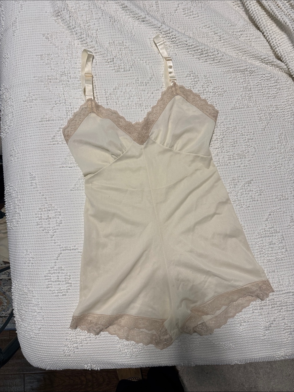Vintage Cream Lace-Trim Romper with Beige Lace Accents